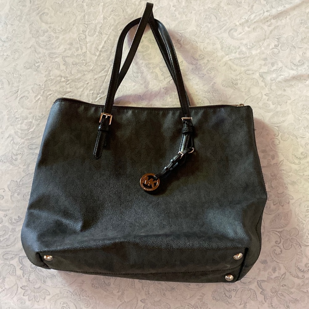 Michael Kors Medium Carry All Bag in Black